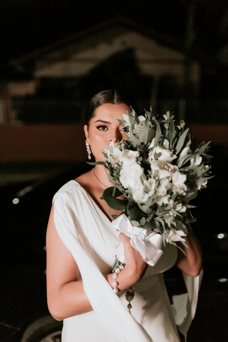 Noiva pronta com maquiagem e penteado de Denise